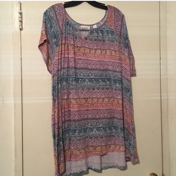 Avenue brand short sleeve top size 26/28 = 4X - Picture 4 of 9